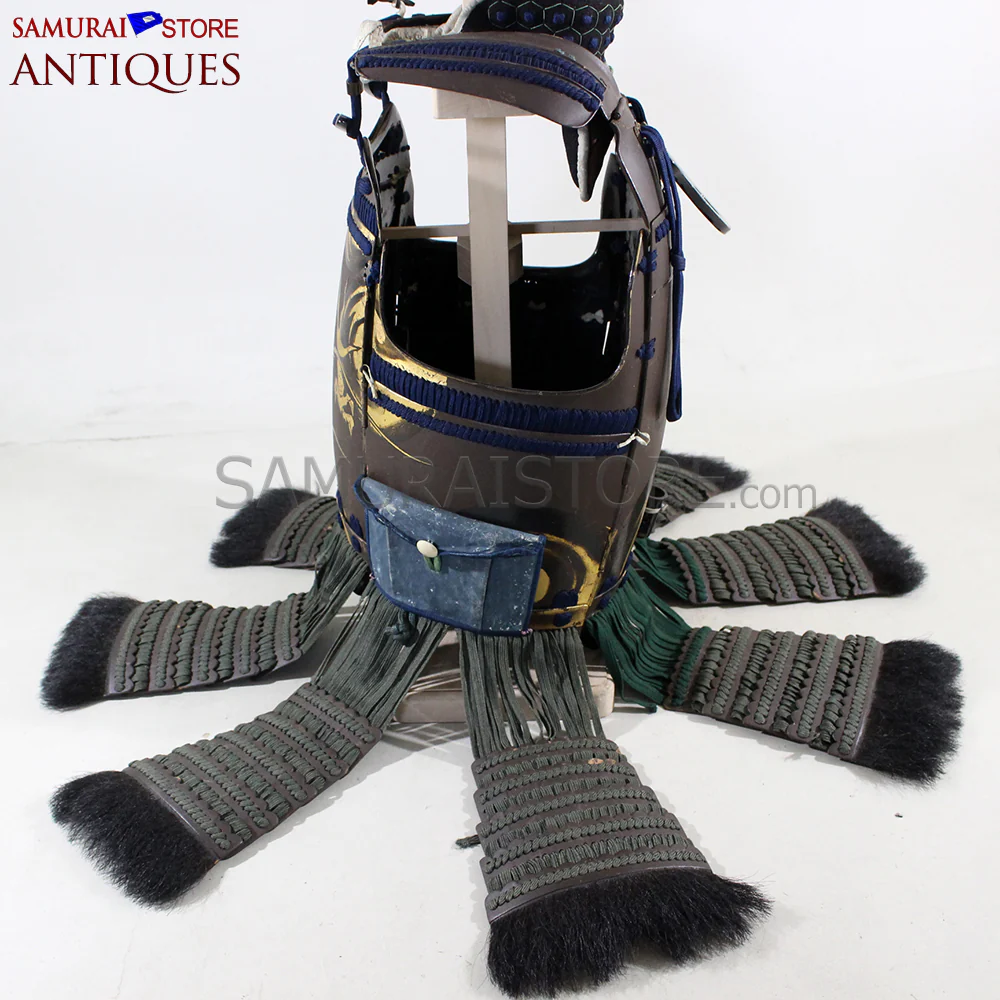 D81 Antique Samurai Armor Dragon Makie & Great horns w/ Certificate - Image 11