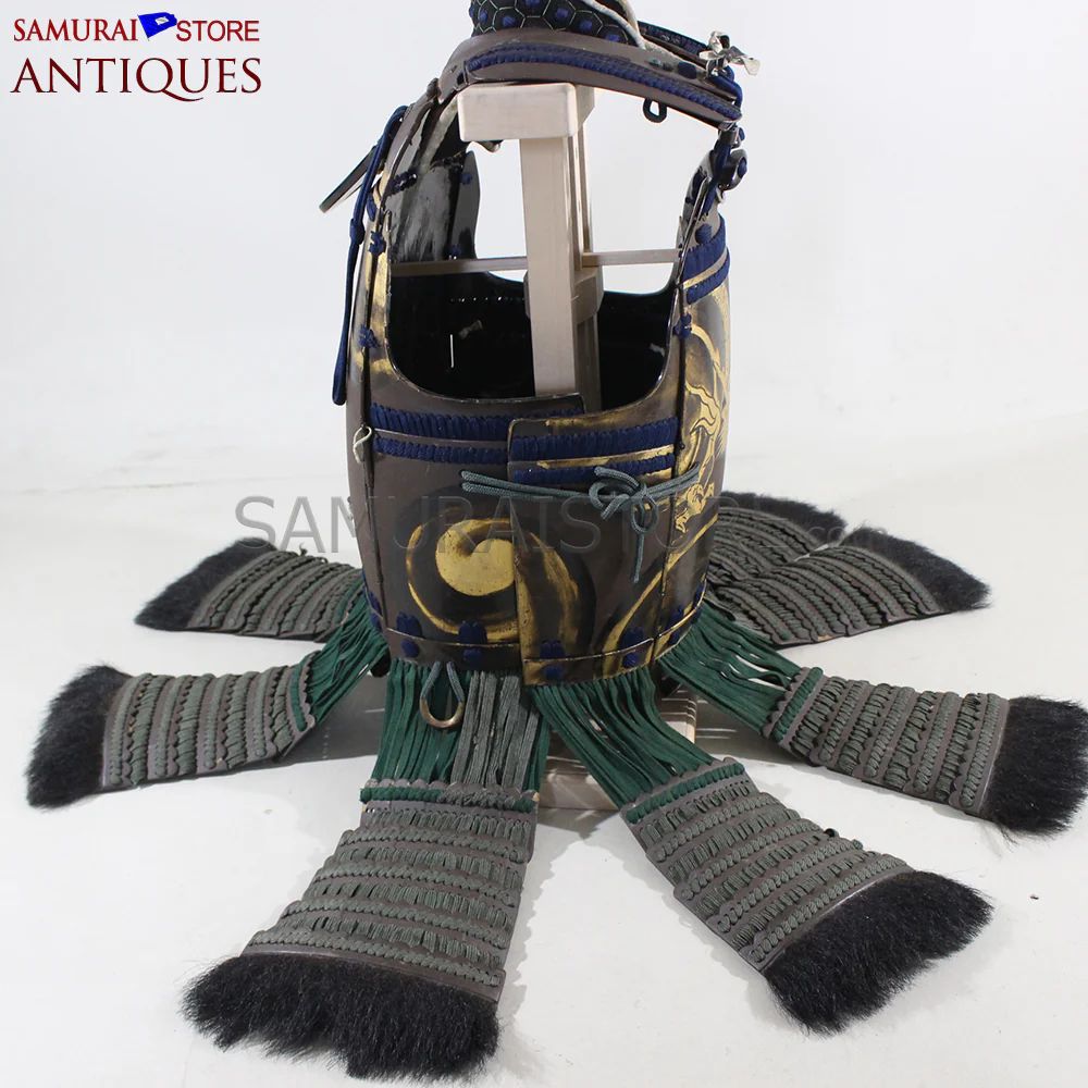 D81 Antique Samurai Armor Dragon Makie & Great horns w/ Certificate - Image 12
